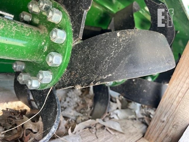 2022-john-deere-647-image-10