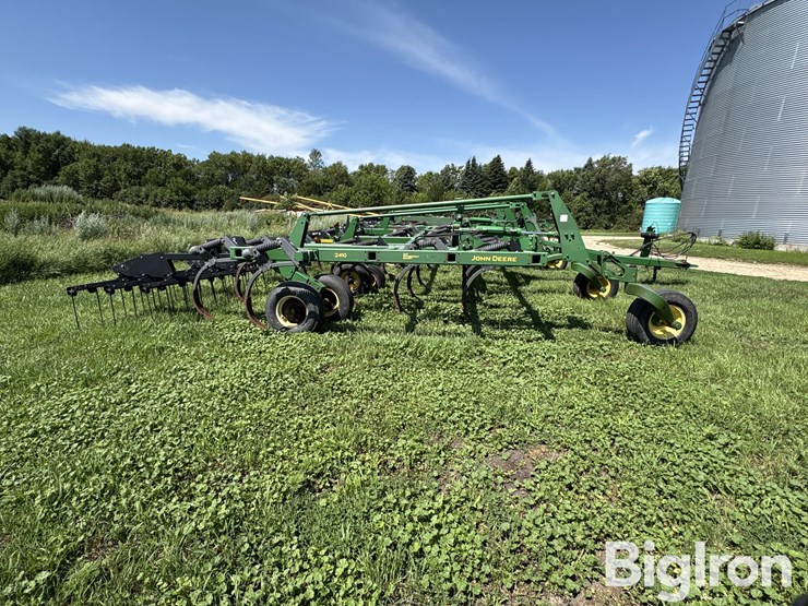 2010-john-deere-2410-image-4
