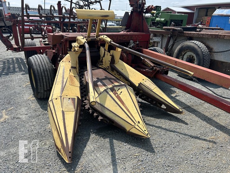 new-holland-890-image-1