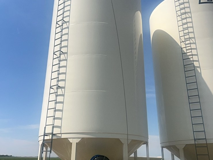 concept-5,000-bushel-hopper-bin,-fully-equipped-with-agi-grainguard-bin-fan-with-7.5-hp-three-phase-electric-motor-image-5