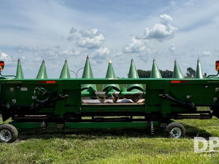 2010-john-deere-608c-image-1