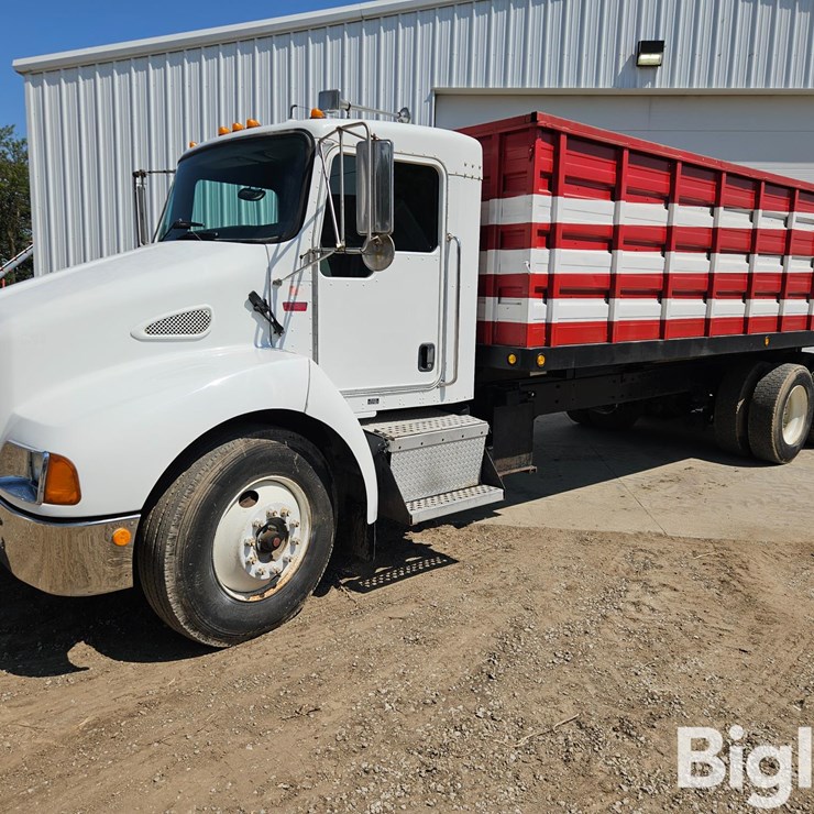 2004 KENWORTH T300