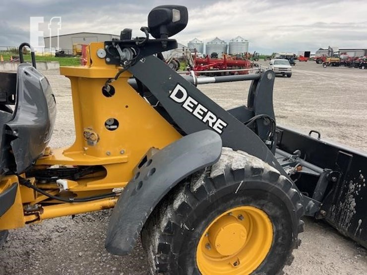 2020-deere-204l-image-26