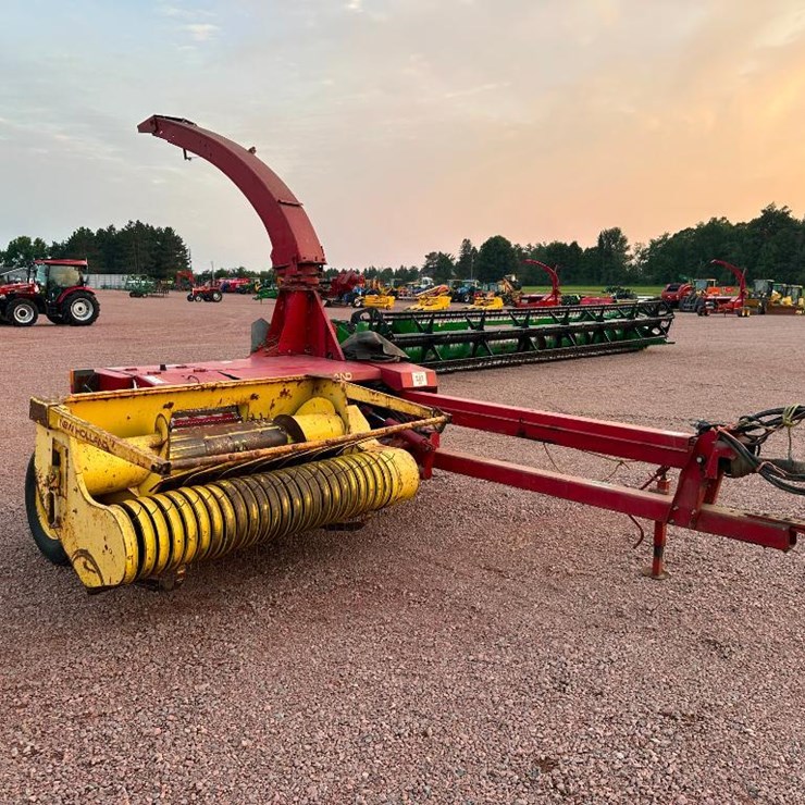NEW HOLLAND 790