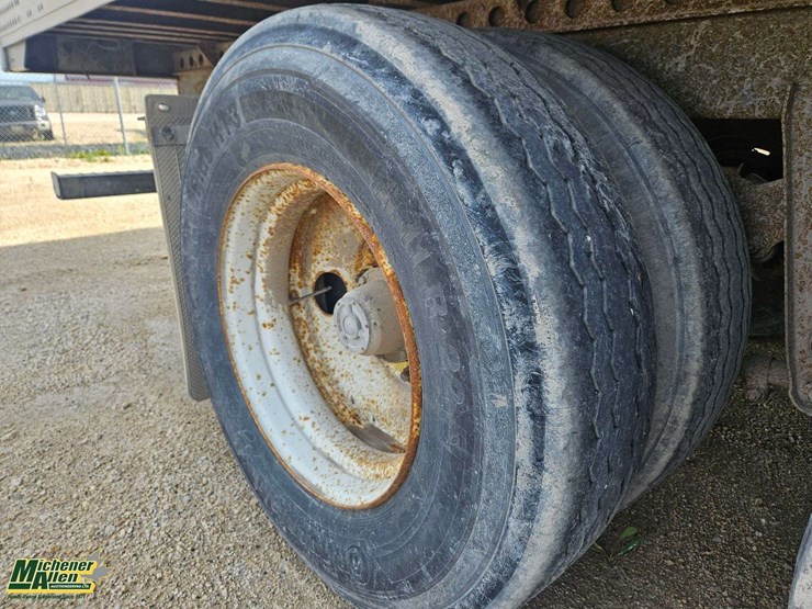 2013-utility-53'-x-102"-image-23