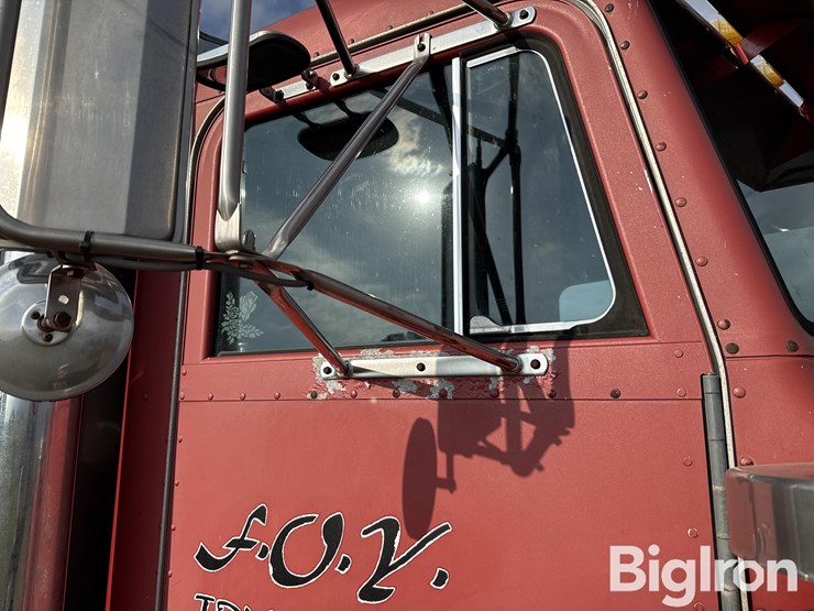 1991-peterbilt-379-image-12