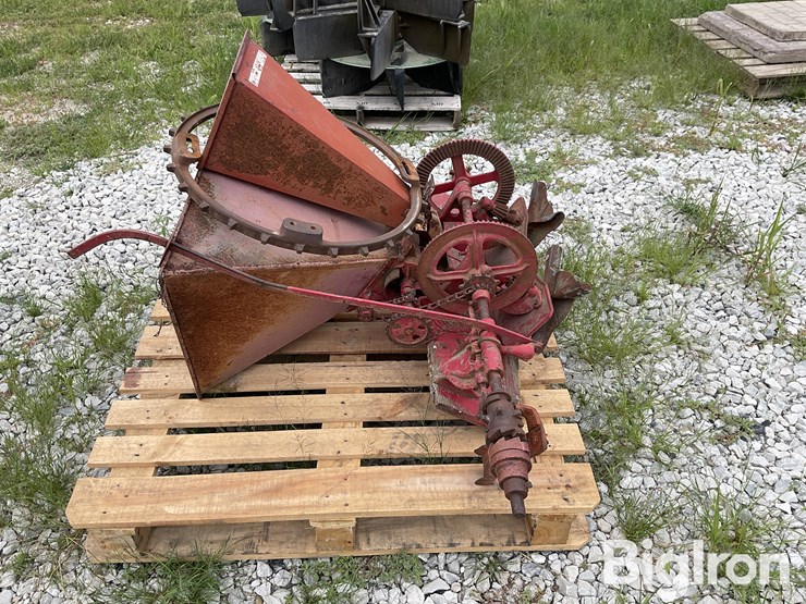 international-end-gate-seeder-image-8
