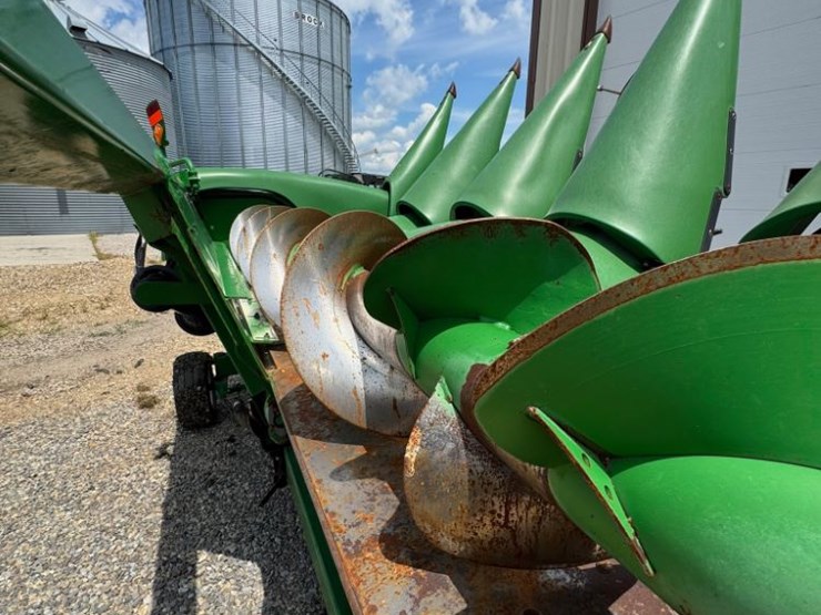 2010-john-deere-608c-image-4