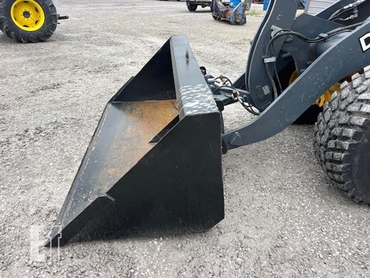 2020-deere-204l-image-11