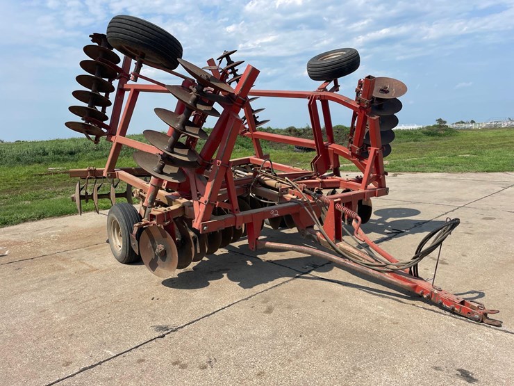 massey-ferguson-820-image-1