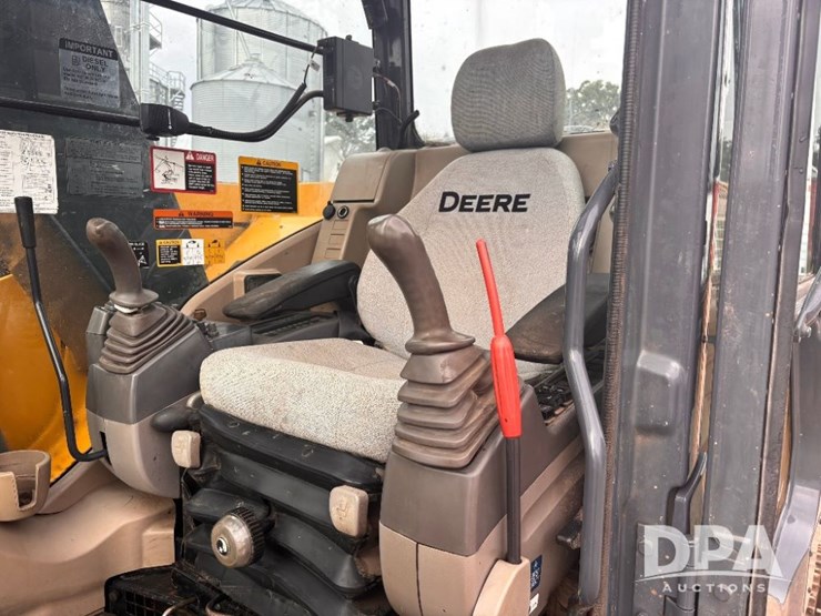 2012-deere-135d-image-57