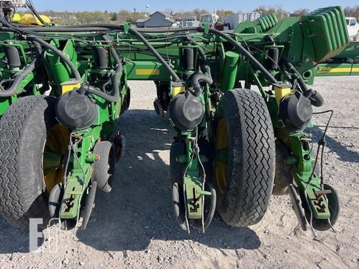2009-john-deere-1770nt-image-35
