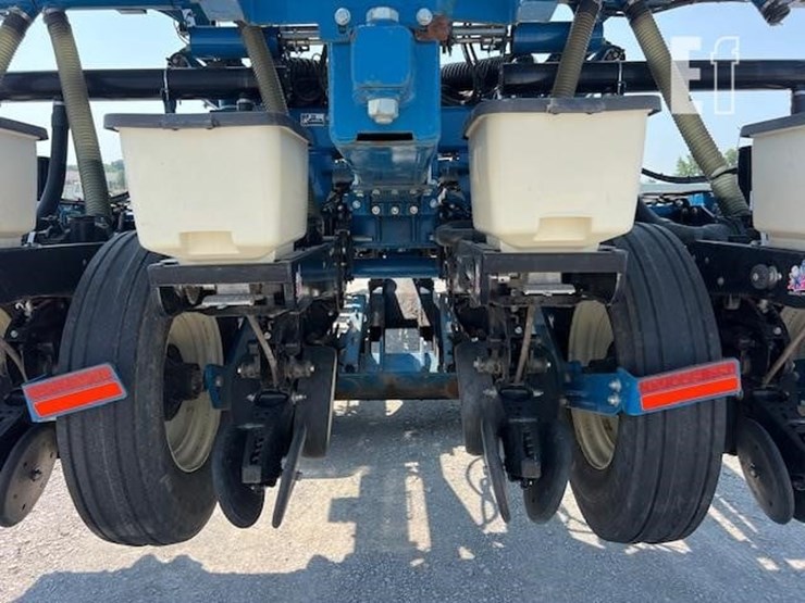2008-kinze-3800sds-image-48