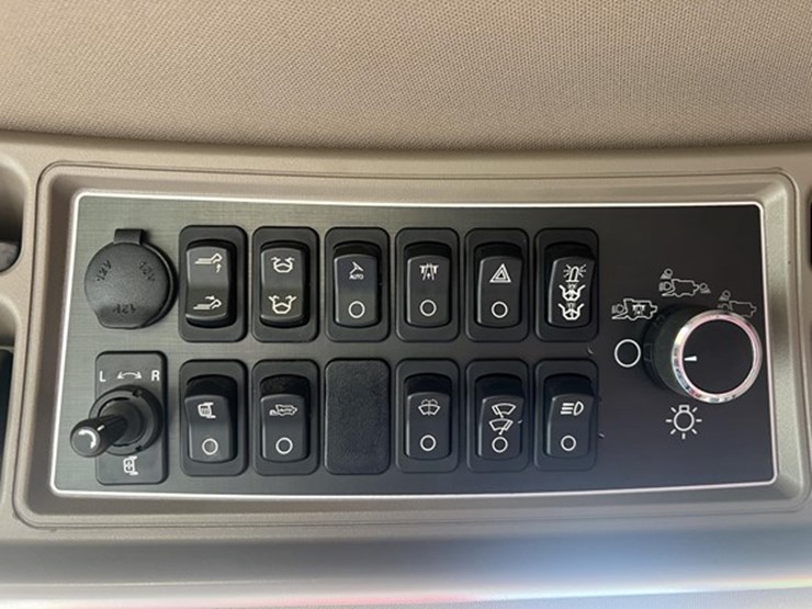 2022-case-ih-8250-image-34