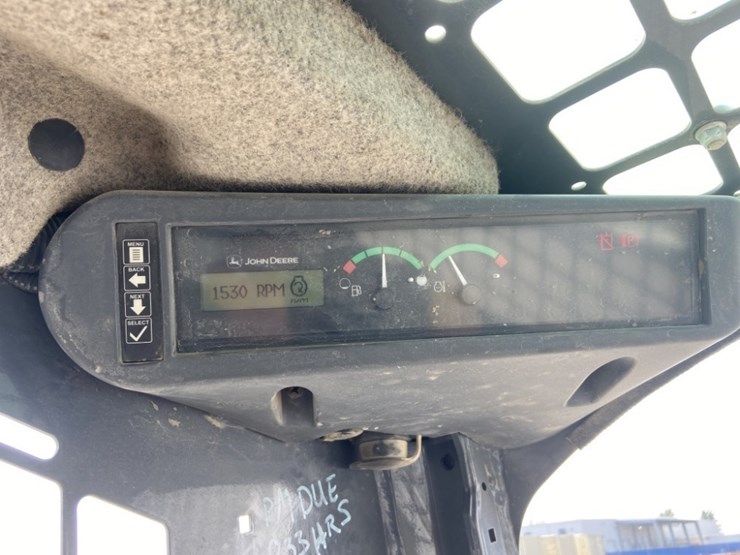 deere-320e-image-22