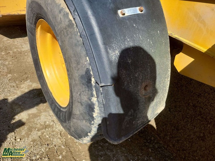 2011-deere-710j-image-45