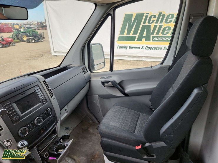 2016-mercedes-benz-sprinter-2500-image-13