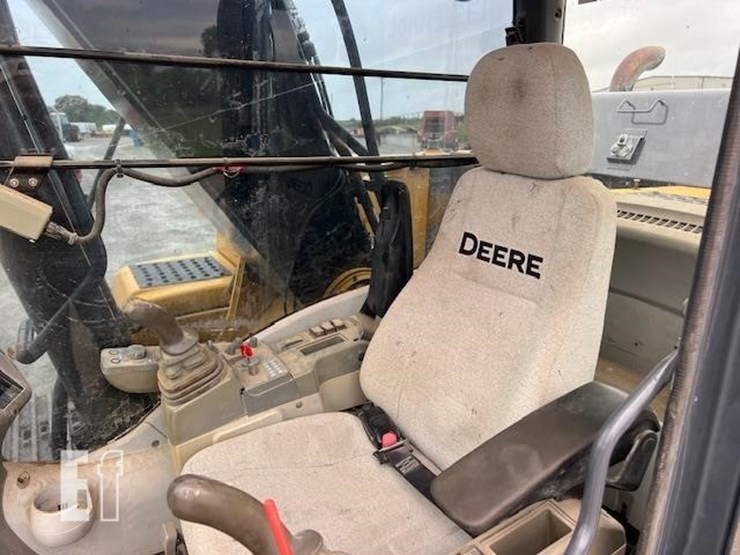 2014-deere-290g-lc-image-41
