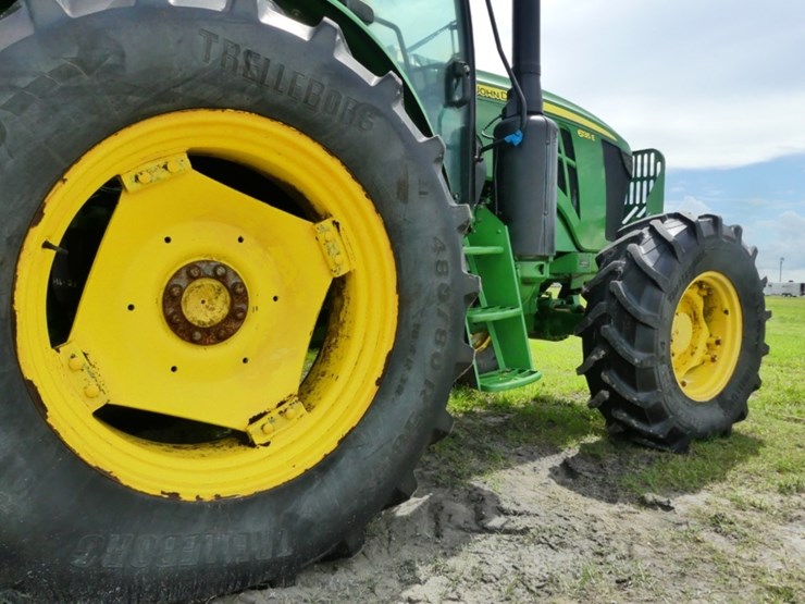 2022-john-deere-6135e-image-6
