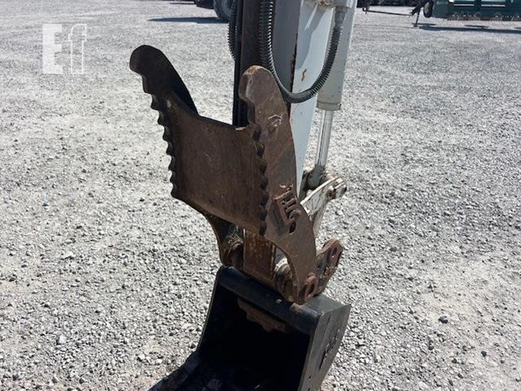 takeuchi-tb235-2-image-10