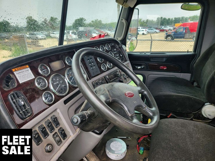 2016-peterbilt-365-image-25