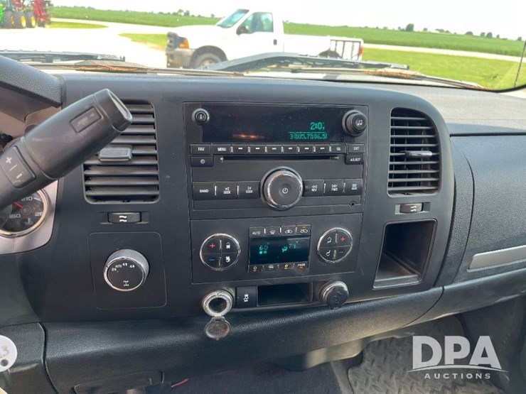 2012-chevrolet-silverado-image-57