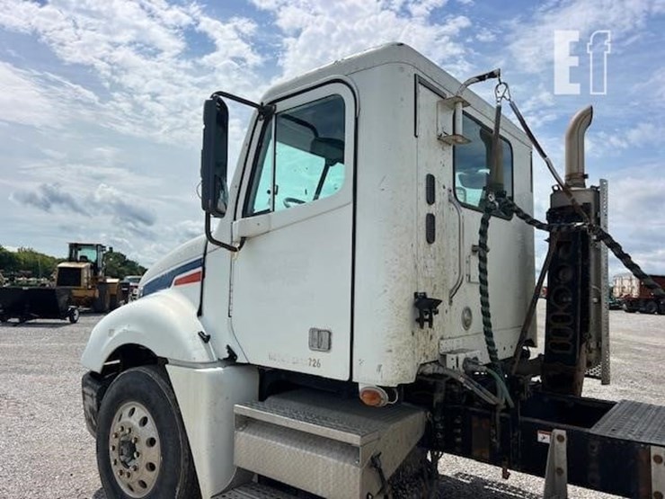 2008-freightliner-columbia-120-image-34