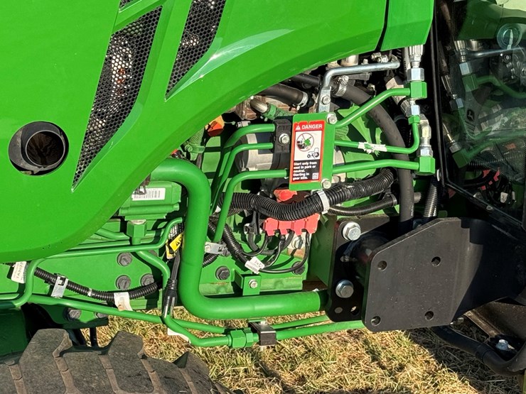 john-deere-4052r-image-13