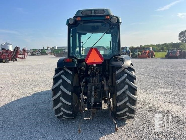 new-holland-tn90f-image-4