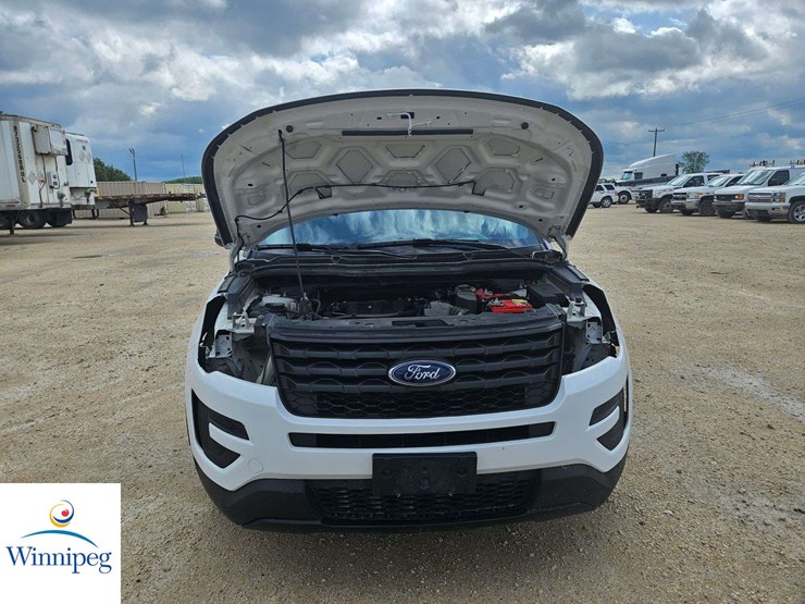 2017-ford-explorer-image-24