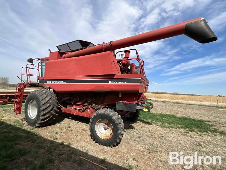 1990-case-ih-1680-image-8