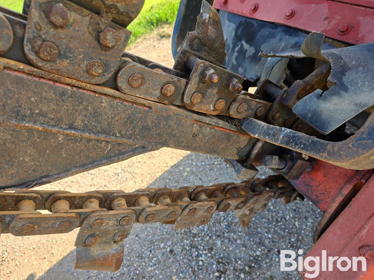 ditch-witch-2300-image-18