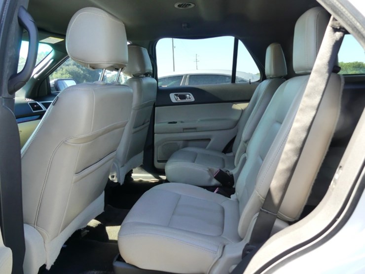 2012-ford-explorer-image-10