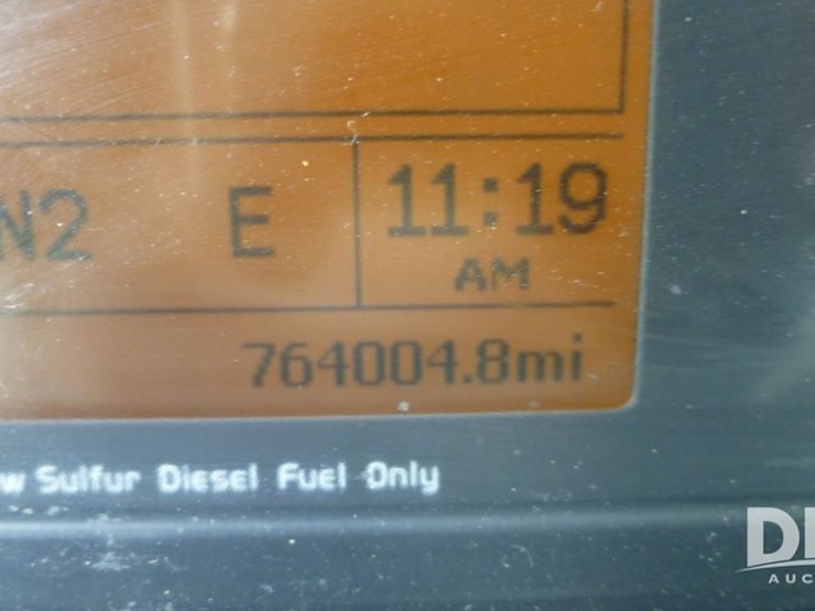 2014-volvo-10-image-17