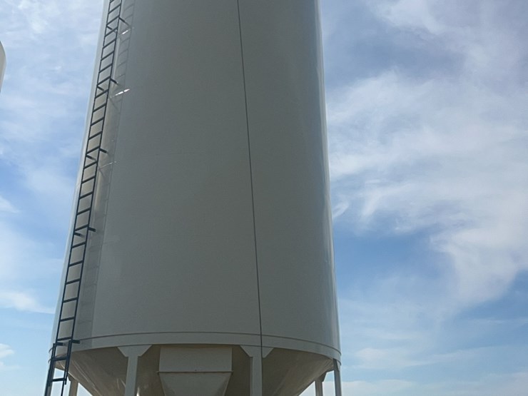 concept-7500-bushel-hopper-bin,-fully-equipped-with-agi-grainguard-10-hp-bin-fan-with-three-phase-electric-motor-image-6