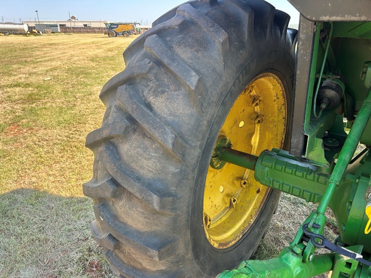 john-deere-4240-image-7