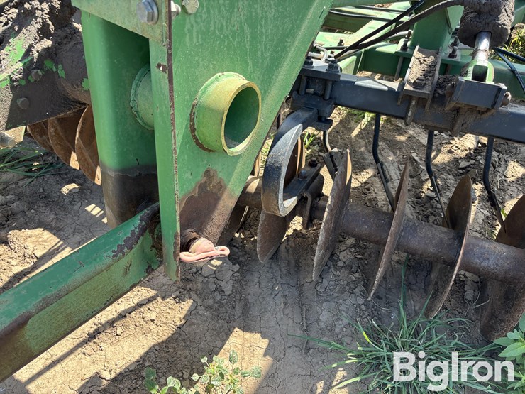 john-deere-726-image-13