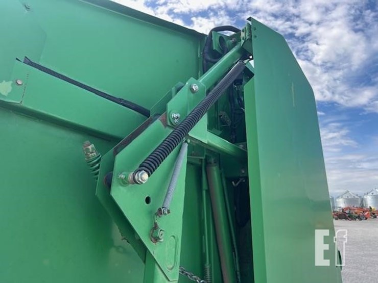 2006-john-deere-567-image-17