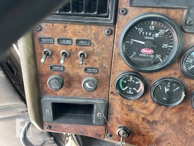 2003-peterbilt-330-image-42