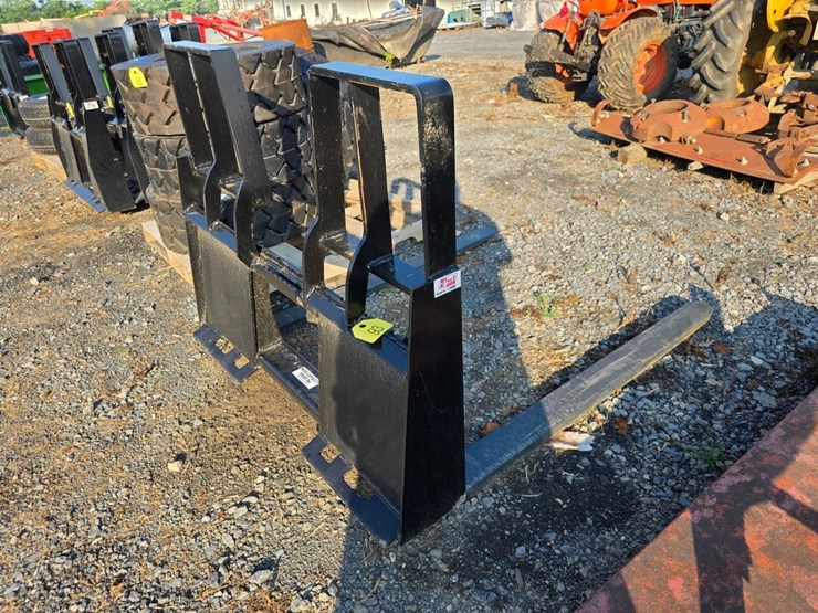 new-kivel-5500-lb.-skidloader-forks-image-1