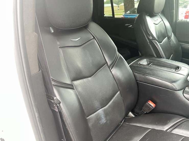 2017-cadillac-escalade-image-50
