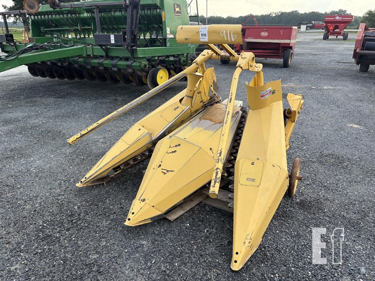 new-holland-824-image-1