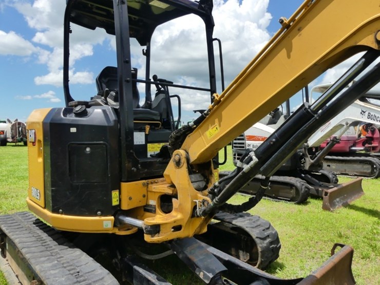 caterpillar-303.5-image-11