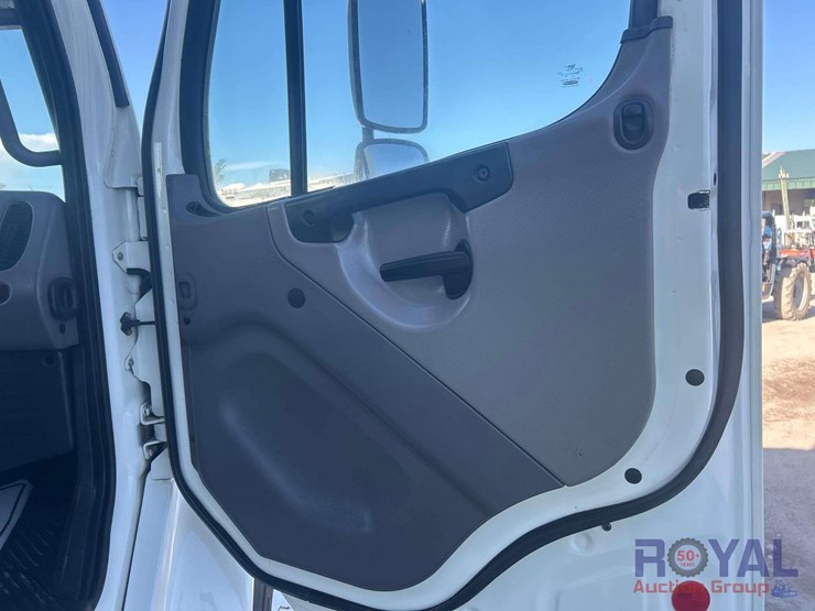 2019-freightliner-m2-106-landscape-dump-truck-image-20
