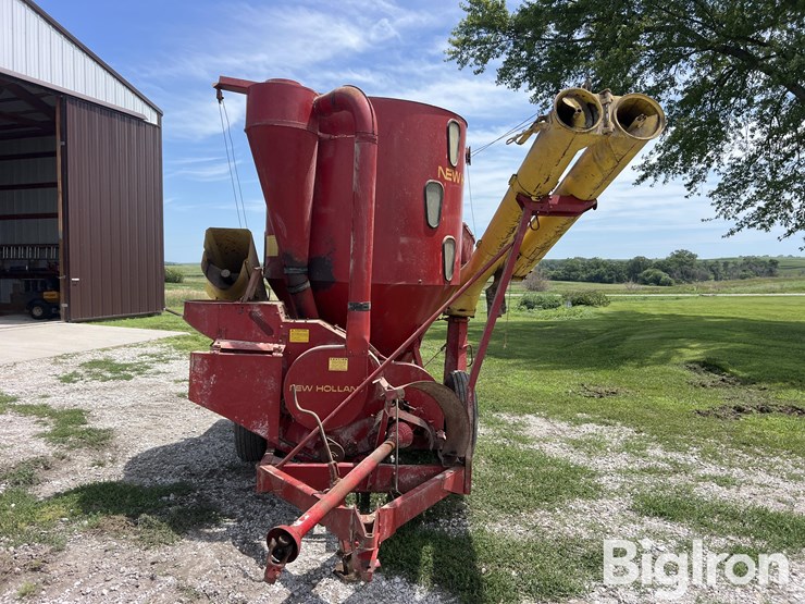 new-holland-353-image-2
