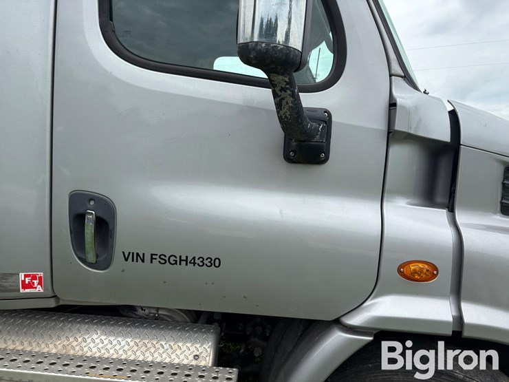 2015-freightliner-cascadia-113-image-16