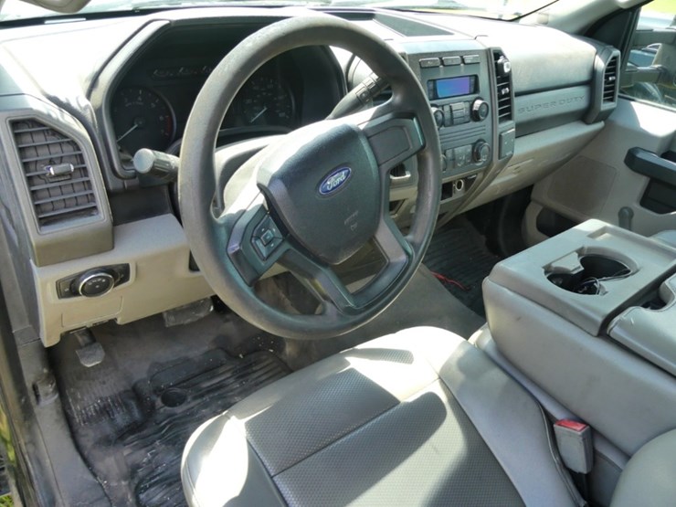 2019-ford-f350-xl-image-14