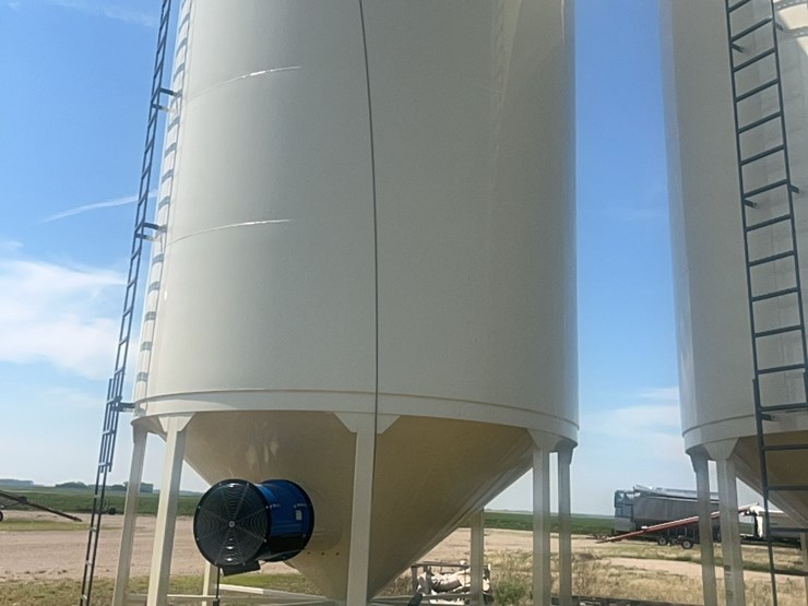 concept-5,000-bushel-hopper-bin,-fully-equipped-with-agi-grainguard-bin-fan-with-7.5-hp-three-phase-electric-motor-image-14