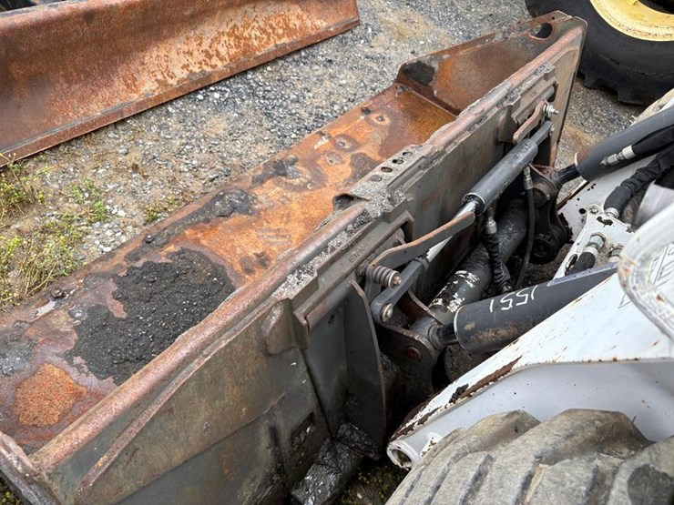 2014-bobcat-s570-image-16