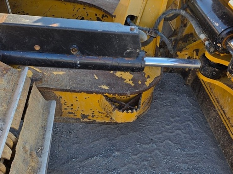 2019-caterpillar-d6n-lgp-image-46